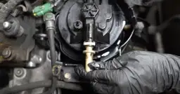 Gdzie jest filtr paliwa w peugeot 407 2.0 benzyna i jak go wymienić