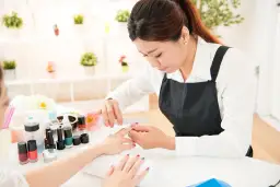 Manicure OPI co to jest? Poznaj tajniki i korzyści tego zabiegu