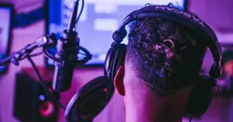 10 najlepszych mikrofonów dla wokalistów w 2023 roku