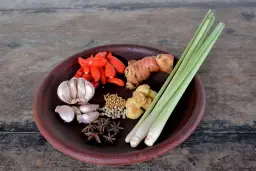 Wegańskie zamienniki masła: Jak wybrać najlepszy do Twojej kuchni?