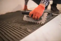 Ranking 7 najlepszych klejów wysokoelastycznych do płytek