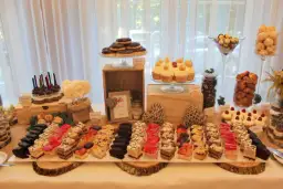 Ile ciasta na wesele 120 osób? Oblicz idealną ilość na przyjęcie