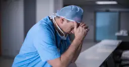 Czy psychiatra to lekarz? Poznaj jego kwalifikacje i rolę w zdrowiu psychicznym