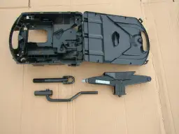 Gdzie jest lewarek w Renault Trafic? Odkryj jego lokalizację teraz