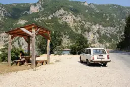 Nocleg tranzytowy do Czarnogóry: Gdzie i jak zaplanować przerwę?