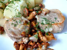 Jakie sekrety kryją polędwiczki drobiowe w sosie kurkowym? Poradnik