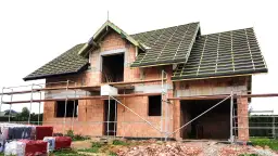 Czy poddasze użytkowe to kondygnacja? Sprawdź ważne przepisy budowlane