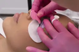 Jak trwała jest koreańska laminacja rzęs? Omawiamy ją krok po kroku