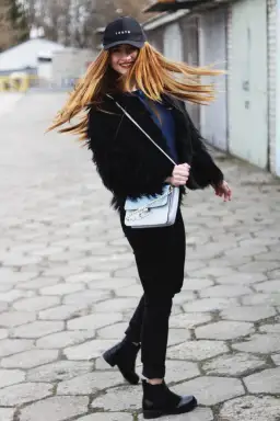 Czarne futerko: stylowe połączenia, które zachwycą i podkreślą twoją sylwetkę