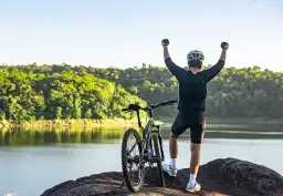 Czy jazda na rowerze wzmacnia kręgosłup? Oto prawda, którą musisz znać