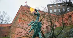 Smok wawelski w Krakowie: wszystko co musisz wiedzieć przed wizytą