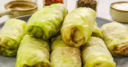 Jak ugotować ryż do gołąbków, aby uniknąć klejenia i błędów