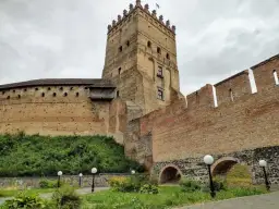 Zamek w Łucku: tajemnice historii i niezwykłe atrakcje turystyczne