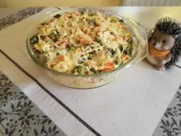 Szybka zapiekanka z makaronu i warzyw na patelnię, która zaskoczy smakami