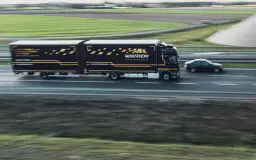 Ile waży naczepa? Odkryj wagę różnych typów naczep i ich znaczenie