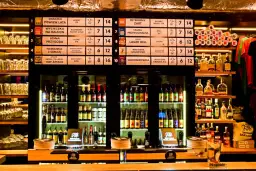 Gdzie na piwo w Lublinie? Odkryj najlepsze lokale z piwem rzemieślniczym