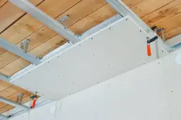 Karton-gips: Jak bezpiecznie powiesić szafkę? Uniknij błędów!