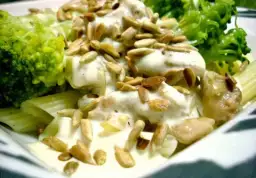 Jakie składniki sprawiają, że penne z kurczakiem i brokułami smakuje?
