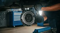 Jak odpowietrzyć sprzęgło i uniknąć problemów z jego działaniem