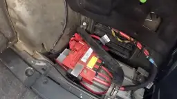 Gdzie jest akumulator w BMW X5? Odkryj jego lokalizację i dostępność