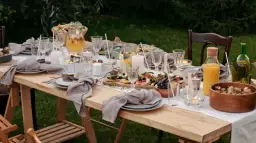 Jak udekorować stół na grilla, by zachwycić gości i stworzyć klimat