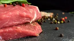 Jak długo dusić wołowinę, aby była miękka i soczysta? Sprawdź najlepsze porady!