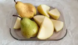 Gruszka dla psa: Bezpieczna przekąska? Poznaj zasady podawania