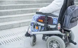 Kto wystawia zlecenie na wózek inwalidzki NFZ? Pełny przewodnik