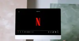 Jak oglądać Netflix na TV bez smart i cieszyć się ulubionymi filmami