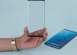 Jak bezpiecznie ściągnąć szkło hartowane z aparatu bez uszkodzenia ekranu