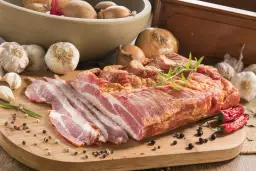 Boczek do burgera: surowy, parzony czy wędzony? Werdykt!