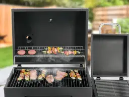 Najlepsze grille węglowe z wędzarnią - funkcje, modele i ceny