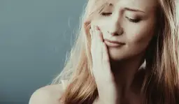 Co na spuchnięte dziąsło? Skuteczne sposoby na ulgę i zdrowie