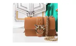 Torebka Pinko: Jak nosić ikonę mody? Stylowe zestawy na każdą okazję