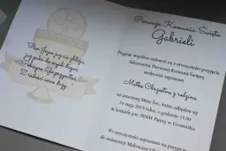Zaproszenie na Komunię dla Chrzestnej: jak wzruszyć i wyróżnić?