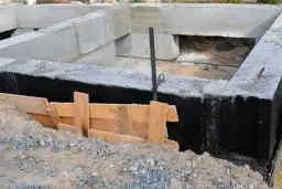 Jaką izolację na fundament wybrać, aby uniknąć problemów z wilgocią?