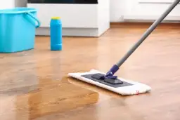 Czym myć panele po remoncie, aby uniknąć zniszczeń i smug?