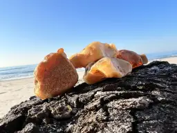 Jak znaleźć bursztyn nad Bałtykiem: sprawdzone metody i najlepsze miejsca