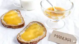 Jak prawidłowo stosować miód manuka? Korzyści, dawkowanie i przeciwwskazania