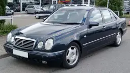 Mercedes E-Class W210: historia, osiągi i luksusowy komfort jazdy