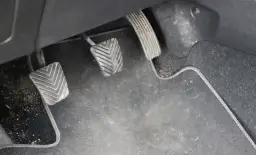 Objawy uszkodzonego łożyska wyciskowego sprzęgła. Uniknij kosztownej naprawy