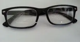 Jak skutecznie wyczyścić porysowane szkła okularów bez uszkodzeń