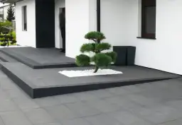 Jak zabezpieczyć i ozdobić betonowy taras zewnętrzny bez kosztownych błędów