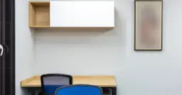 Regał biurko: Jak połączyć funkcjonalność z estetyką?