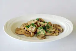 Domowe pieczarki na patelni: najlepszy przepis na pyszny obiad w 15 minut