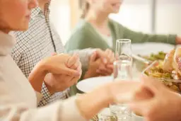 Jakie modlitwy przy śniadaniu wielkanocnym wzbogacą Twoje święta?