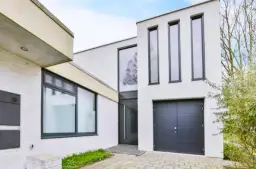 Jakie drzwi zewnętrzne do domu jednorodzinnego wybrać?