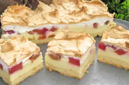 Tani przepis na ciasto z rabarbarem, który zaskoczy Twoich gości