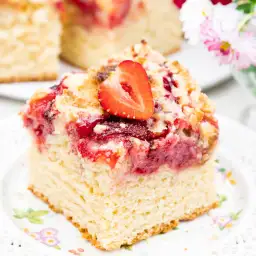 Prosty przepis na ciasto drożdżowe z truskawkami krok po kroku bez błędów