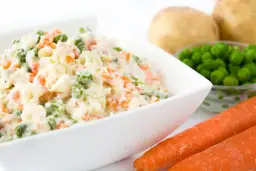 Jak zrobić dobrą sałatkę jarzynową, unikając najczęstszych błędów